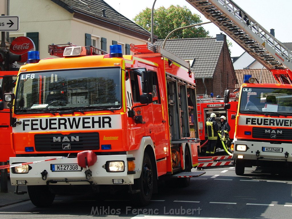 Kellerbrand mit Menschenrettung Koeln Brueck Hovenstr Olpenerstr P021.JPG